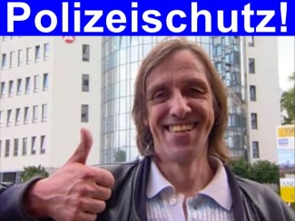 polizeischutz-polizisten-hamburg-deutschlands-frechster-arbeitsloser-fan-ansturm-jobcenter-amt-60-jahre-arno-duebel
