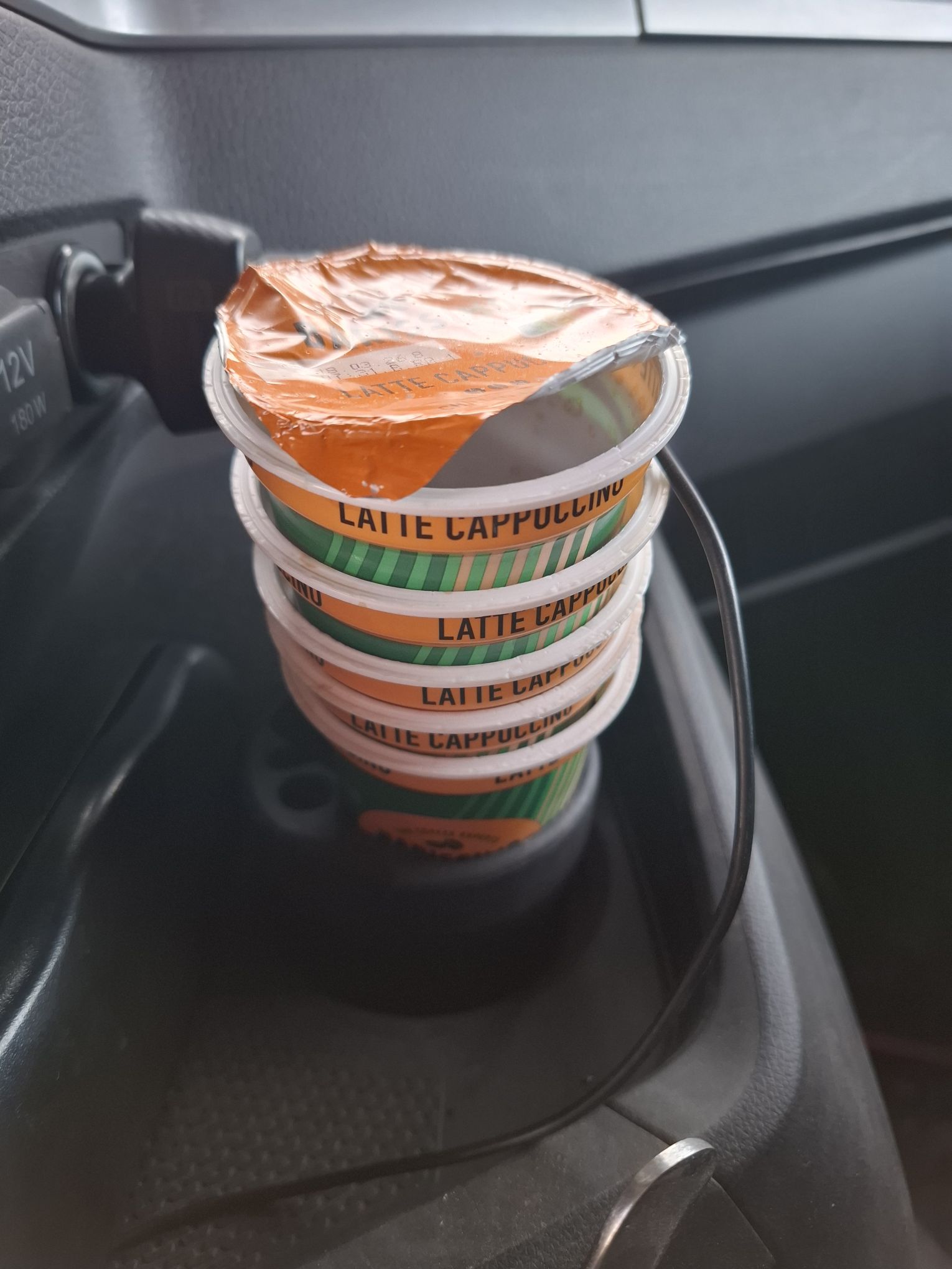 Das schwarze Gold der Autobahn: Warum Kaffee für Trucker die wahre Währung ist ☕🚛