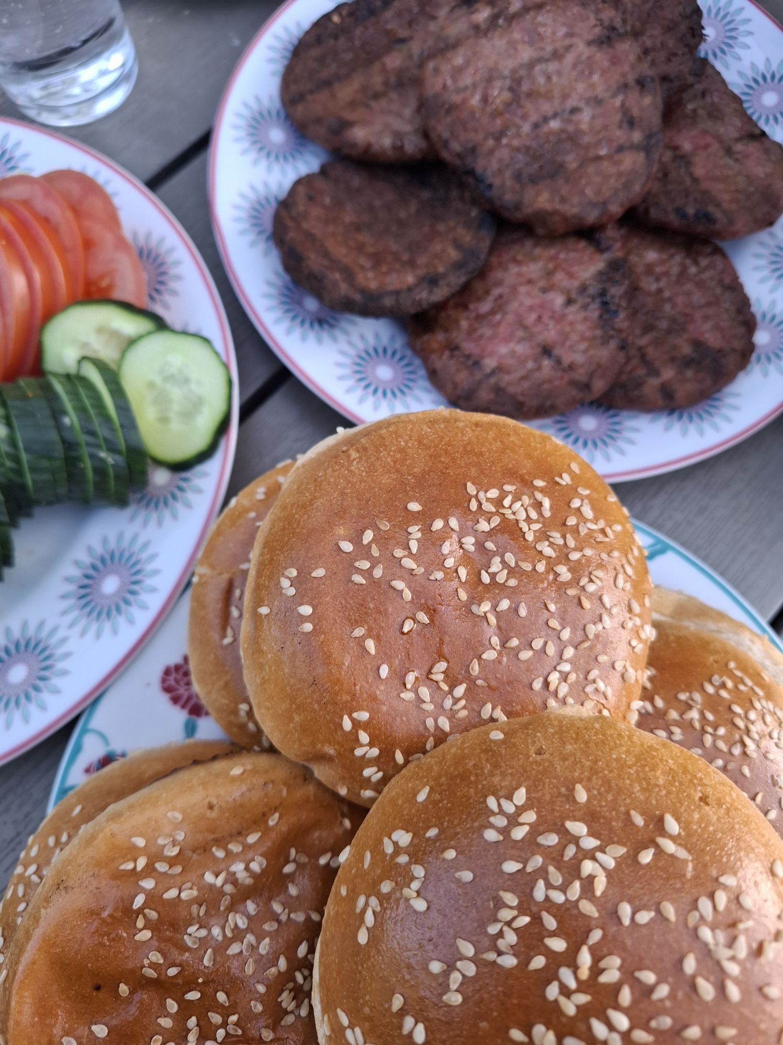 Stramme BURGER mit saftigen Patties selbst zubereiten